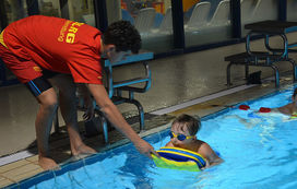 “sozialgenial“ - Schwimmen mit Kindern